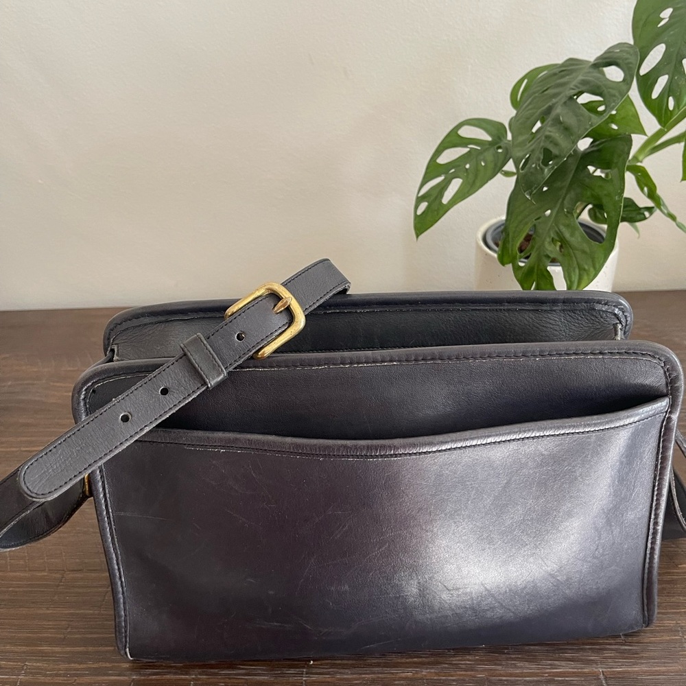 *SOLD* Vtg Coach Swagger Leather Bag - Navy “made in New York City, USA”